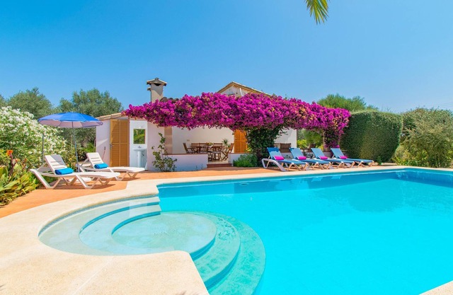 Villa TORRETA for 6 people with pool in Pollensa