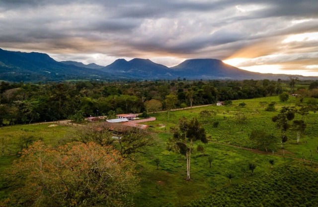 Villa Tropical La Fortuna w/Pool: Peaceful & Private Oasis