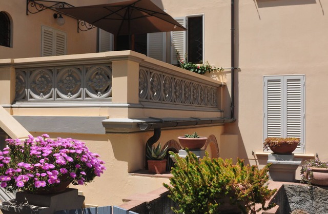 VILLA VERA San Vincenzo - House with garden in the center 200 meters from the sea