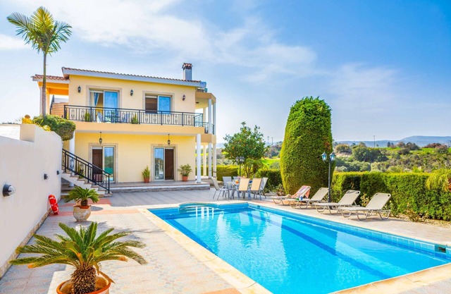 Villa Wisteria - Three Bedroom Villa, Sleeps 6