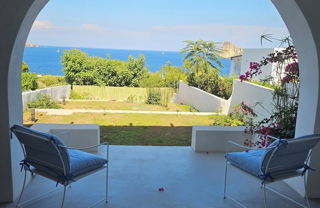 VILLA WITH GARDEN IN PANAREA 150 METERS FROM THE SEA, WITH AIR CONDITIONING AND WIFI