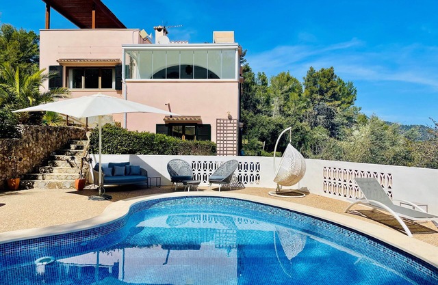 Villa with pool and fantastic view of Palma, 7000qm garden, W-Lan