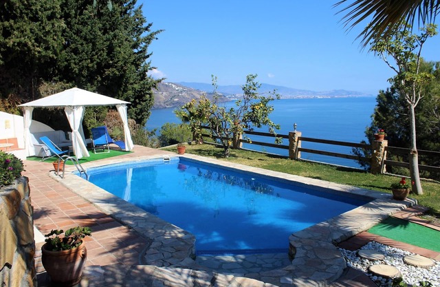 Villa With Pool and Stunning Sea Views