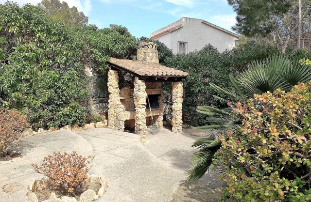 Villa with private pool for 8/9 people, 4 bedrooms, 3000 m from the beach