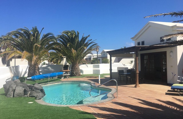 Villa With Private Heated Pool 2 Minute Walk To Local Amenities and Coastal Path