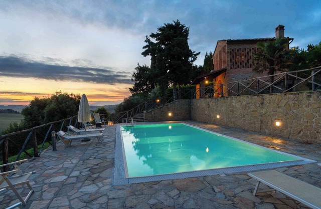 Villa with private pool and air conditioning