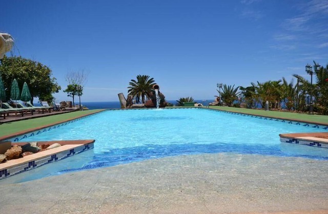 Villa with sea view, for 10 persons C03GC