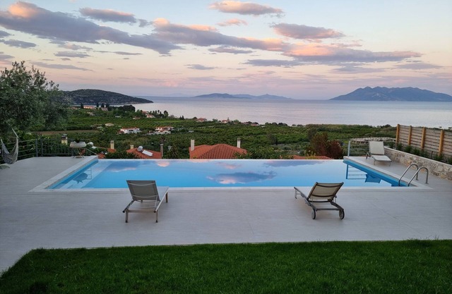 Villa with swimming pool and stunning sea view
