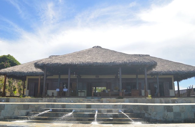 VILLA YLANG SEA VIEW WITH LARGE POOL AND 100 M FROM PRIVATE BEACH