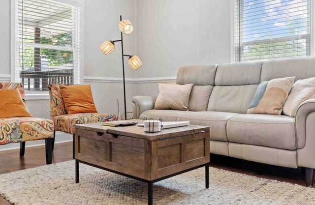 ~Village Inn~ Walk to Village of W Gvl, 2mi to DT