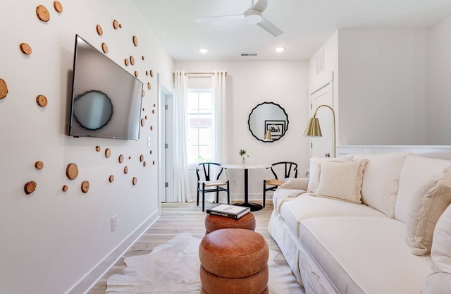 Village View- walkable to NC State & Cameron Village -Pet Friendly