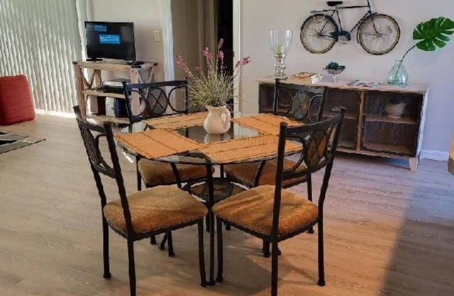 Villages home with Lanai & Golf Cart - Perfect location, golfers paradise