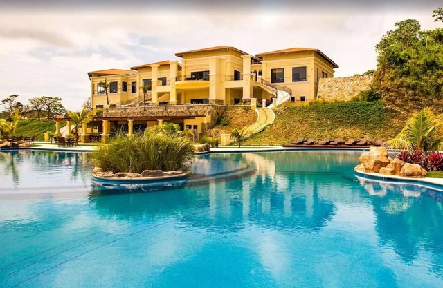 Villas in Pristine Bay