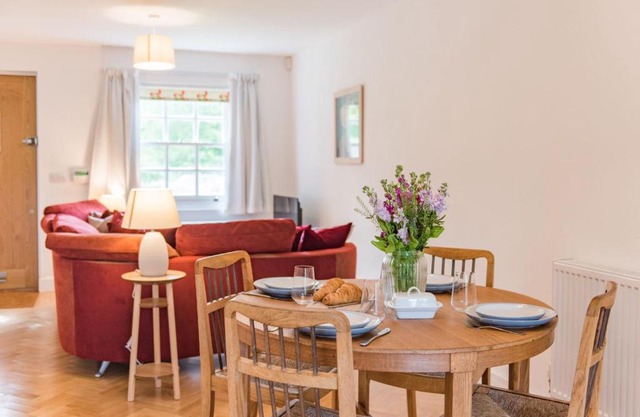 Vine Cottage by Bloom Stays