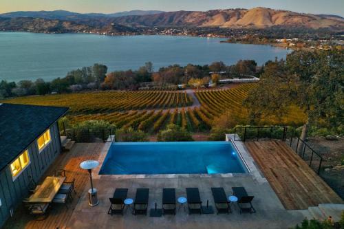 Vineyard Setting With 180 Panoramic Lake Views