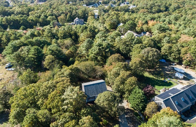Vineyard Sound Retreat! Beach home + boat parking