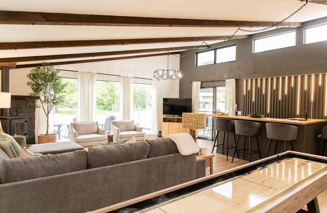 Vineyards Edge - Pool, Hot Tub, Bikes, Pets Welcome, Fire Pit- 1mi to Downtown