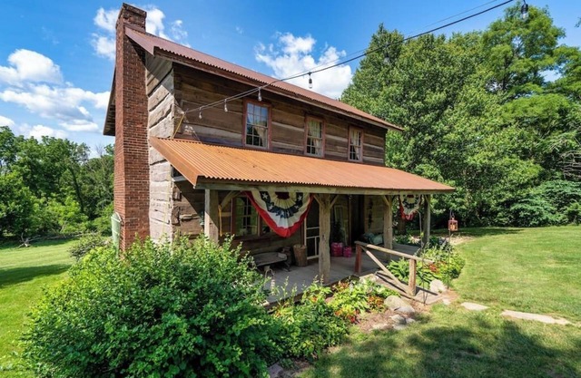 Vintage 1850's Log Cabin Glamping