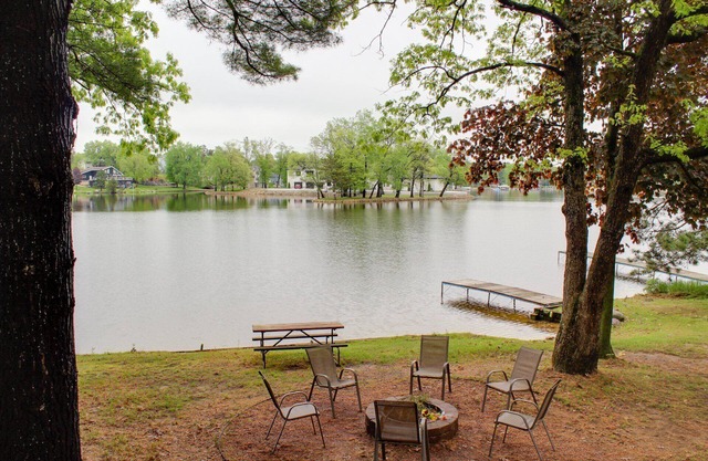 Vintage Cottage on Lake Delton