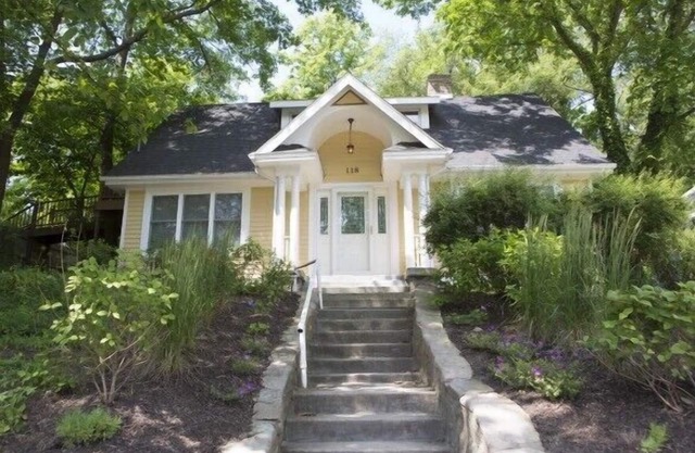 Vintage Lake Michigan Beach Cottage: 4br+loft,3ba-Sleeps 17