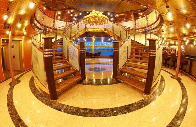 Vintage Luxury Yacht Hotel