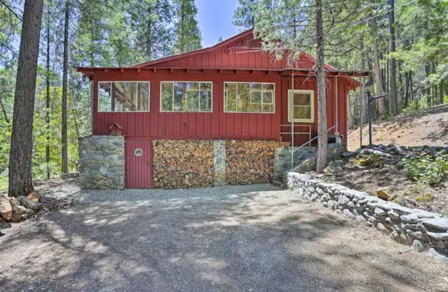 Vintage Pines Cabin- A Northern California Retreat!