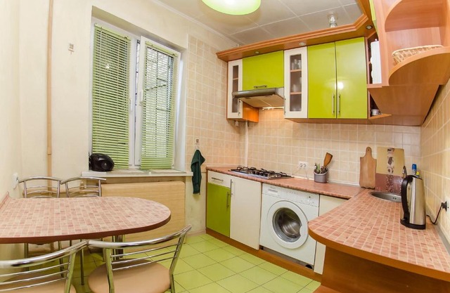 VIP apartment on 14 Vidradnyi Avenue