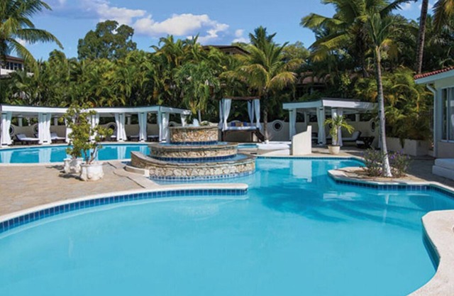 VIP Confesi Suite closest to beach/pools