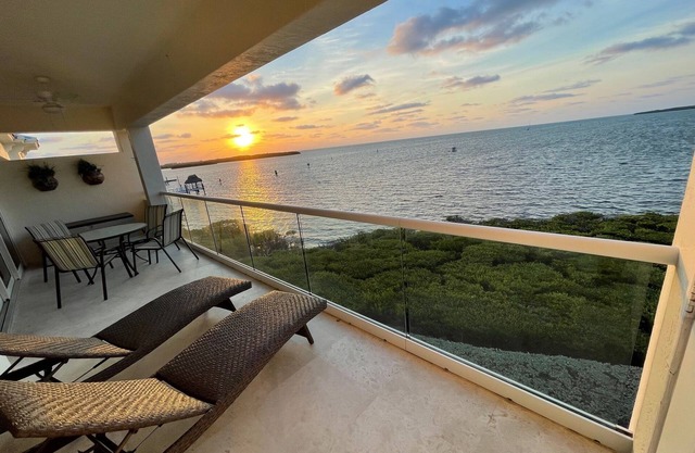 VIP LUXURY PENTHOUSE - OFFERS KEY LARGO'S BEST PANORAMIC OCEAN VIEWS- SPEAKEASY!