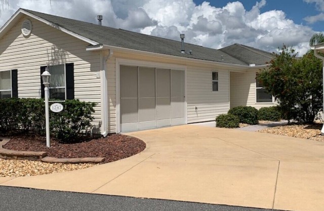 Virginia Trace Villa, Walking Distance to Sumter Landing