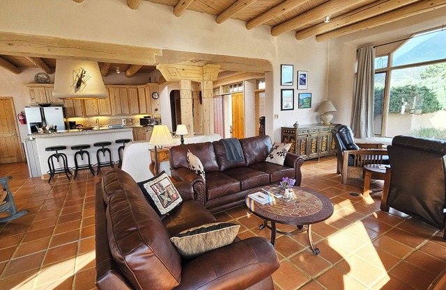 Vista del Salto is a lovely 3 bedroom 2 bath home that sleeps 6 guests