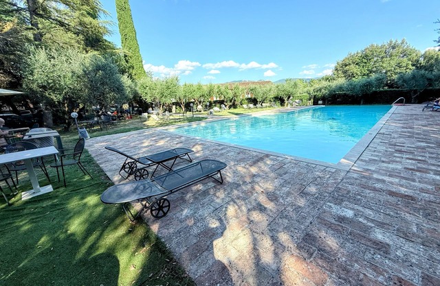 Vita Di Spello-slps 54, inc 18 children - pools x 2, spa, bar/restaurant, ebikes