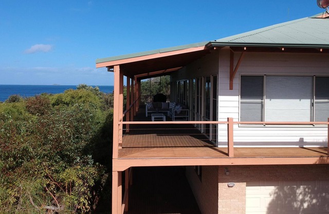 Vivente - 180 degree views of the river mouth. An easy walk to the Colourpatch Cafe and ocean - Vivente - ocean views everywhere