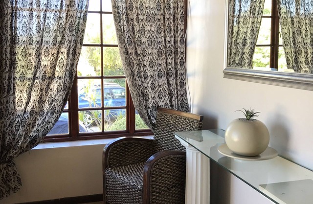 VJ's Guesthouse and Restaurant