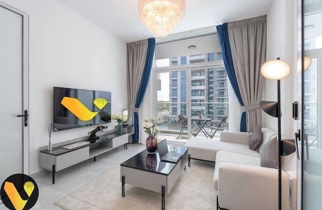 Vogue Elegance at Pearlz near Metro