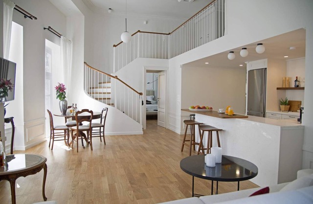 Voreas | 2BDR Suite Apartment with Ermou Str. View
