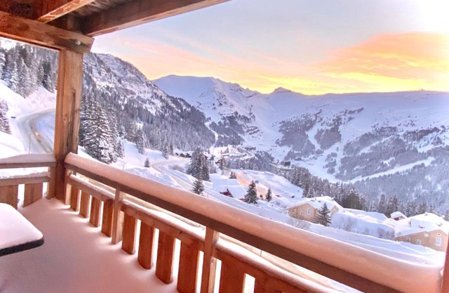 Vue panoramique sur les montagnes plein Sud - T2 Skis aux pieds, Piscine & Spa