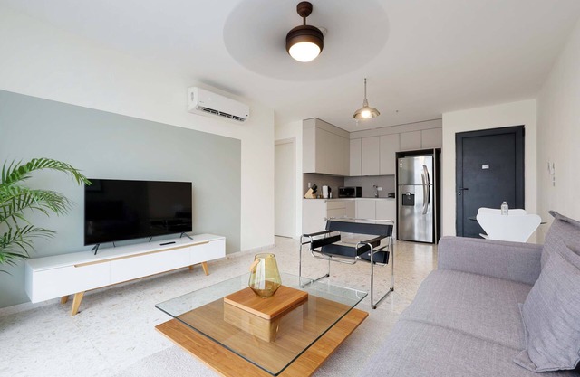 w* | Chic 1BR w/Balcony in Casco Viejo