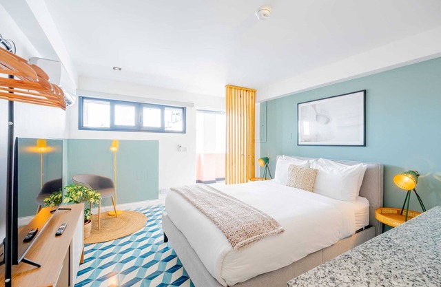 w* | Exquisite Loft in Santa Ana