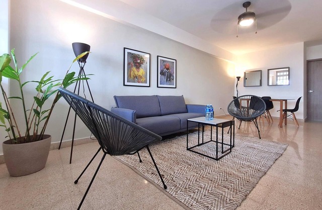 w* | Inspiring 2BR In La Cresta