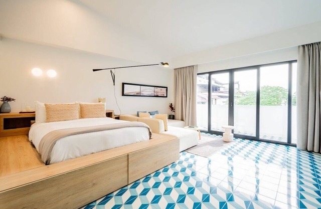 w* | Strategic 1BR in Santa Ana