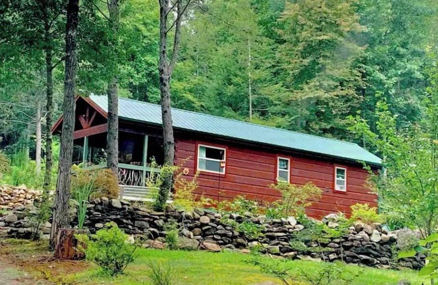 Wahoo Cabin - Table Rock, Jones Gap, Caesar’s Head, Pretty Place Chapel