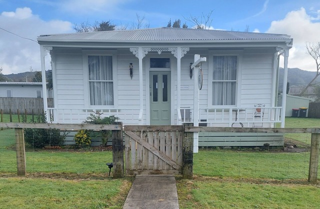 Waihi Cottage Entertainment