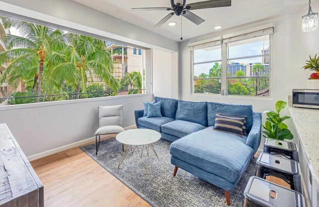 Waikīkī Beach Loft Near Restaurants