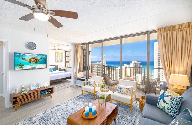 Waikiki Upscale 1 BR - Ocean Views - Parking