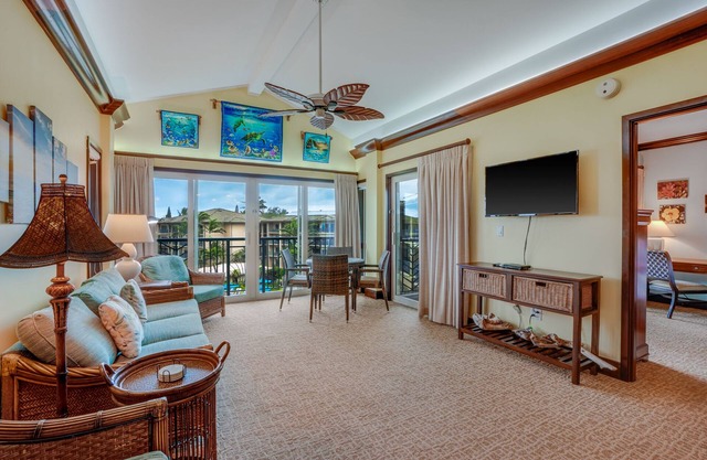 Waipouli Beach Resort C402 Top Floor 2 Bedroom Ocean & Pool View Suite with AC!