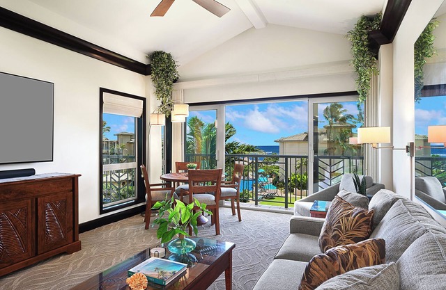 Waipouli Beach Resort D402 - Modern Top Floor Ocean View Suite in Kapaa with AC!