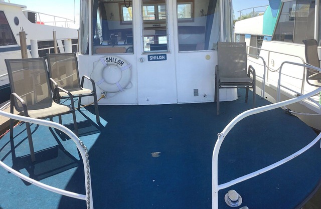 Wake up ON the lake aboard Shiloh