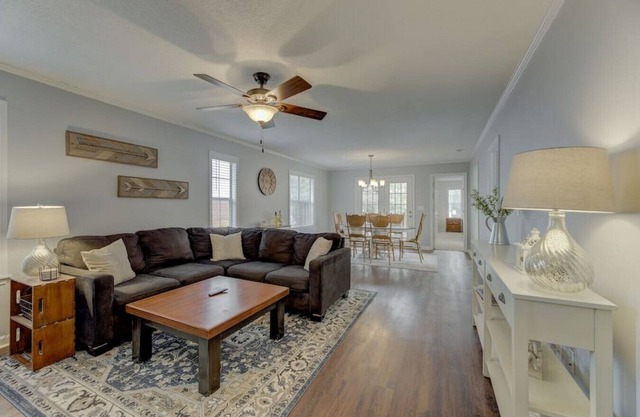 Walk Lex & Main St | Near Old Mill Brew Pub | 3BR