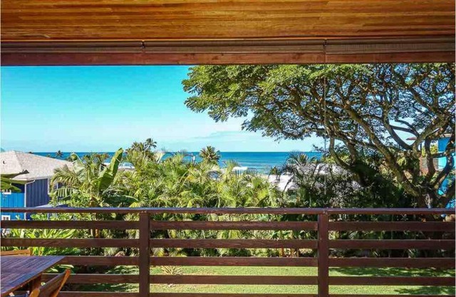 Walk Minutes to beach/Ocean views/with AC/Waimea Bay